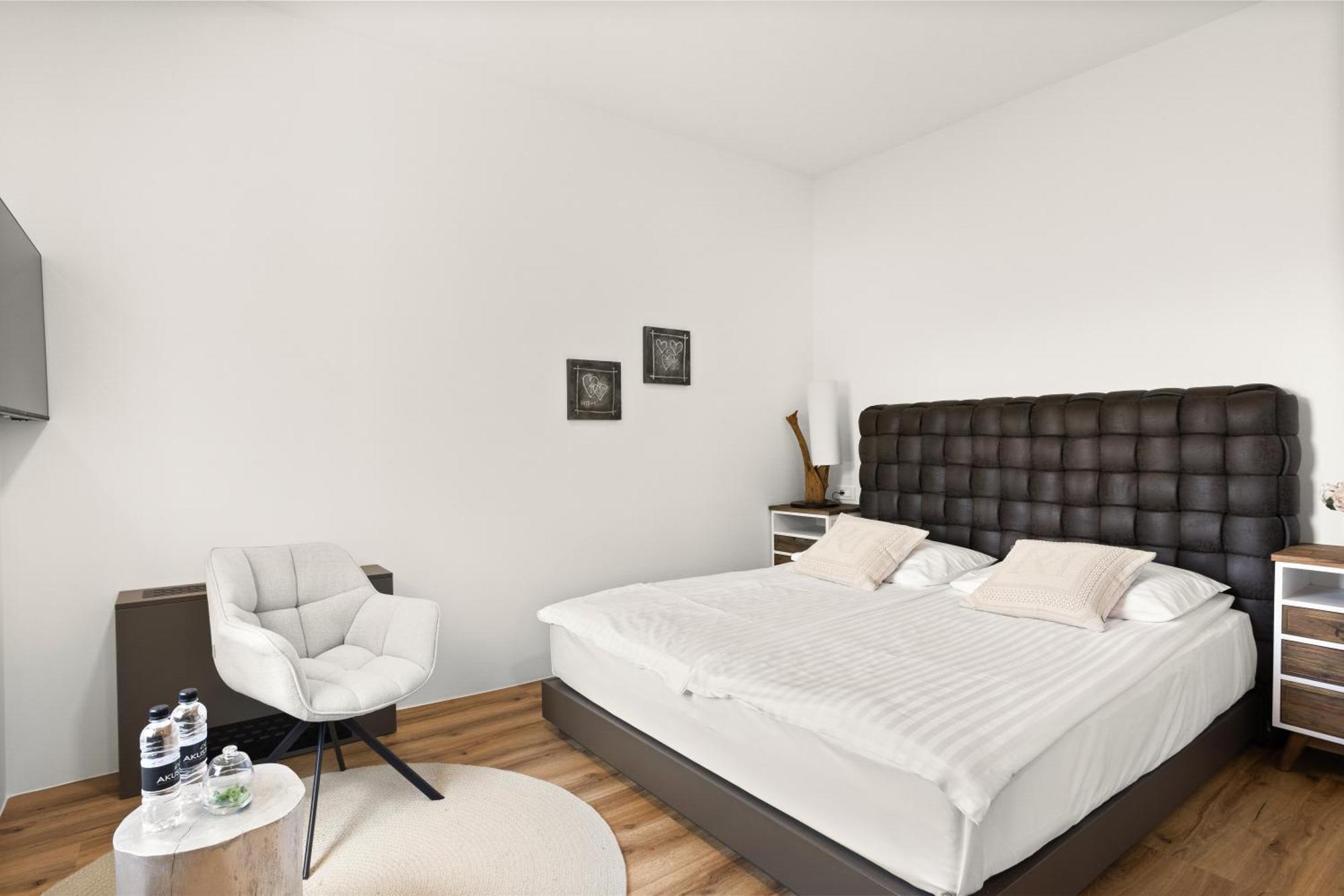 Harmonija & Free Parking Hotel Menges