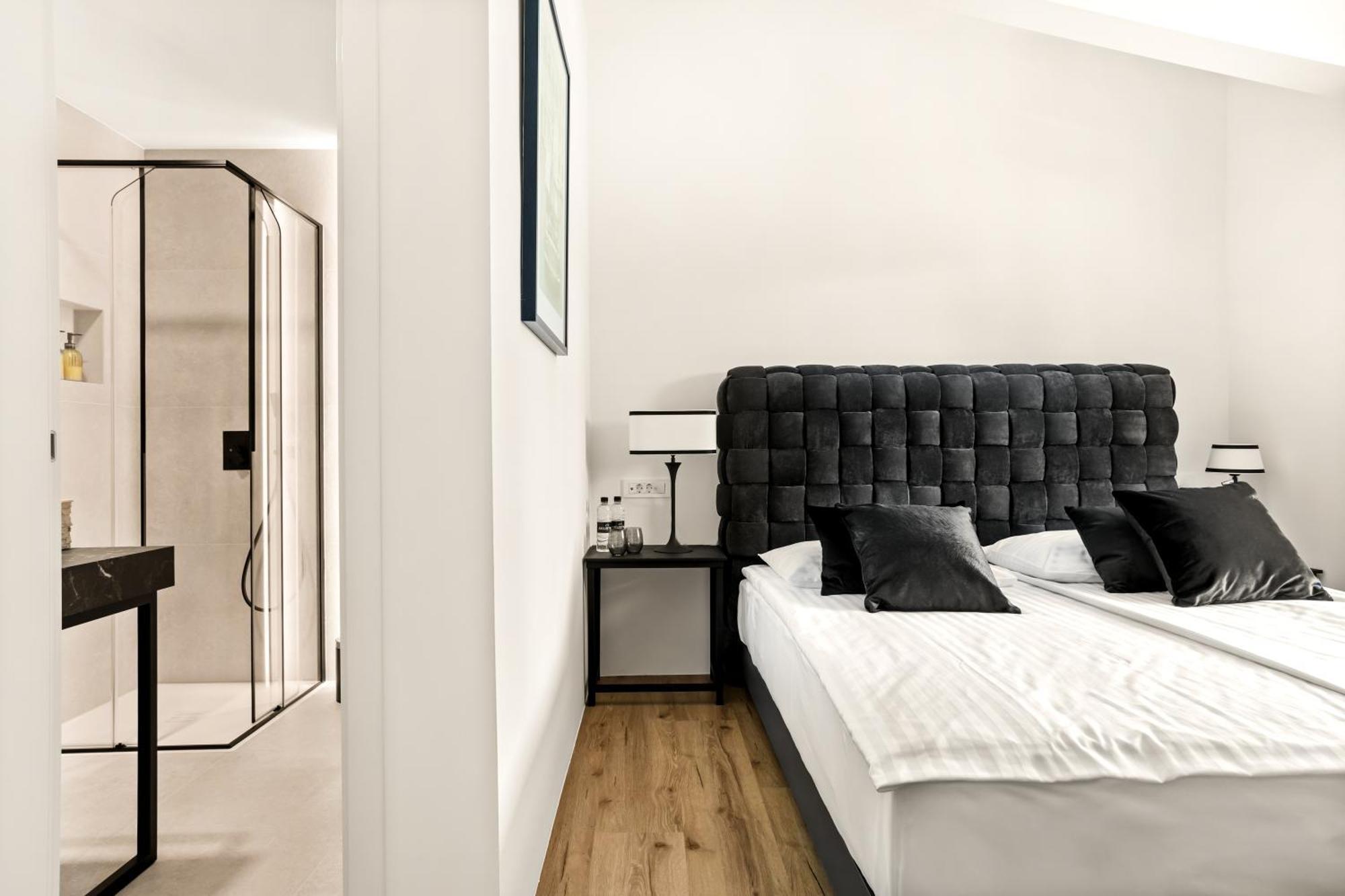 Harmonija & Free Parking 2* Menges