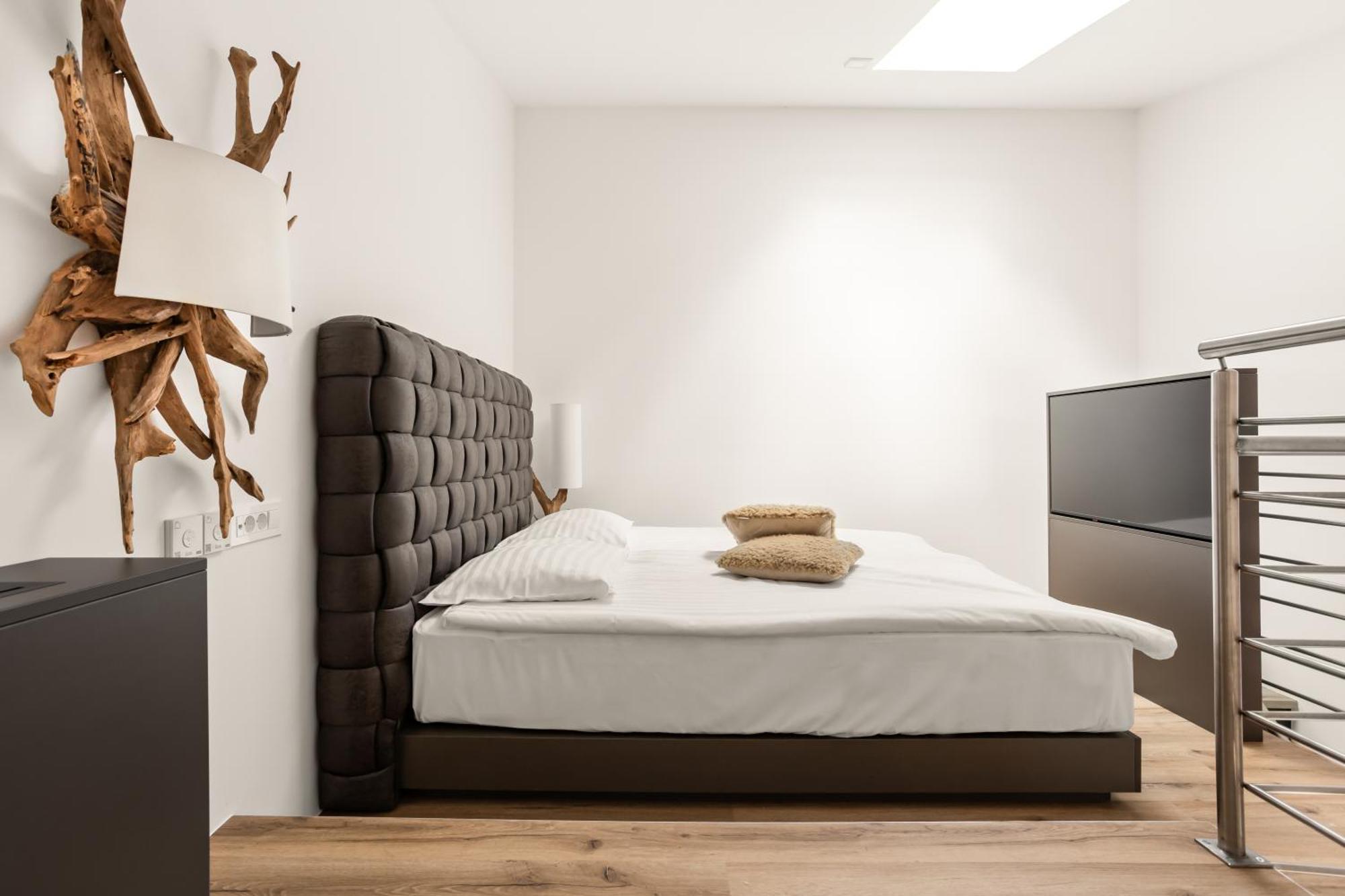 Harmonija & Free Parking Hotel