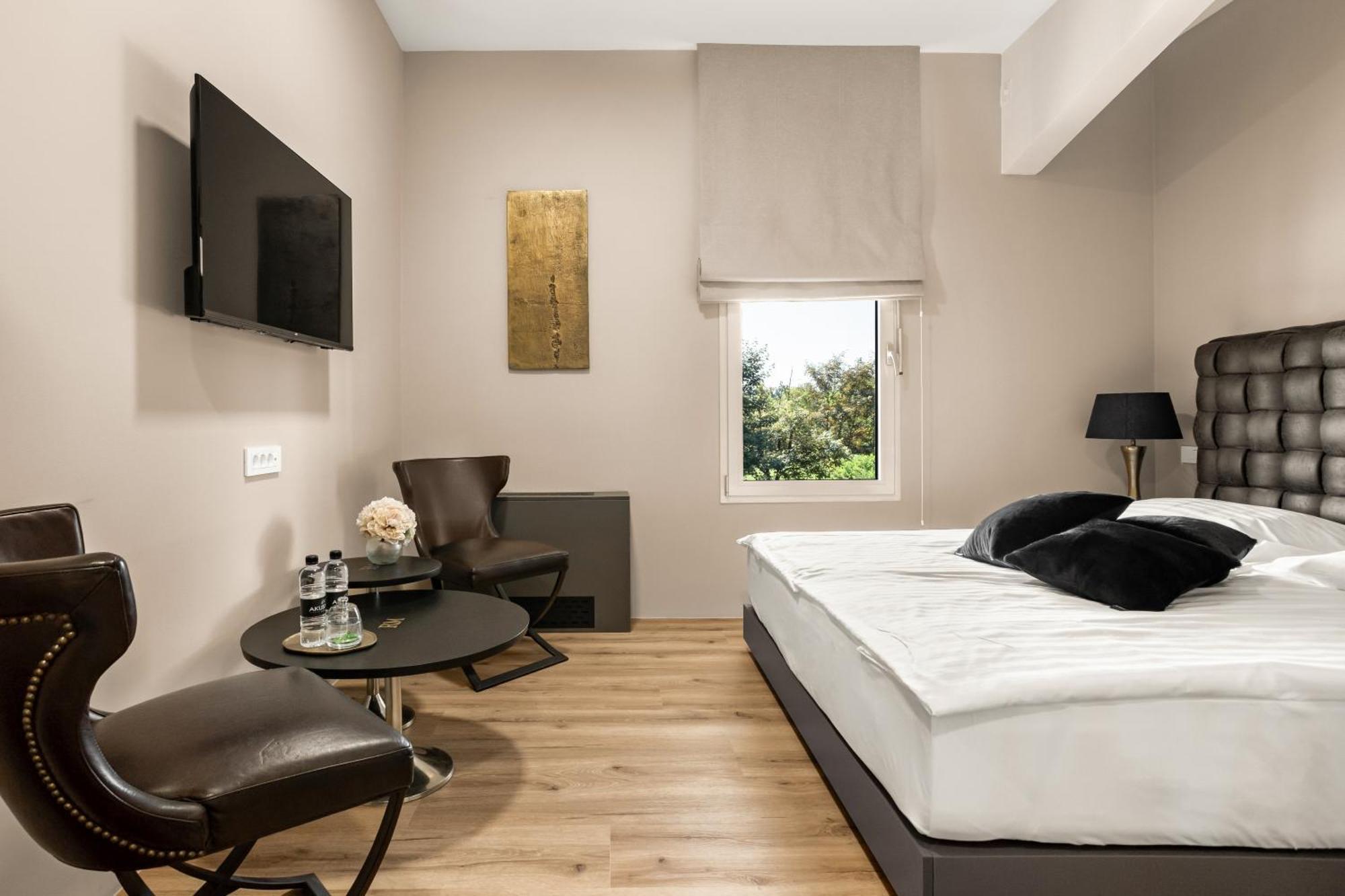 Harmonija & Free Parking Hotel 2*