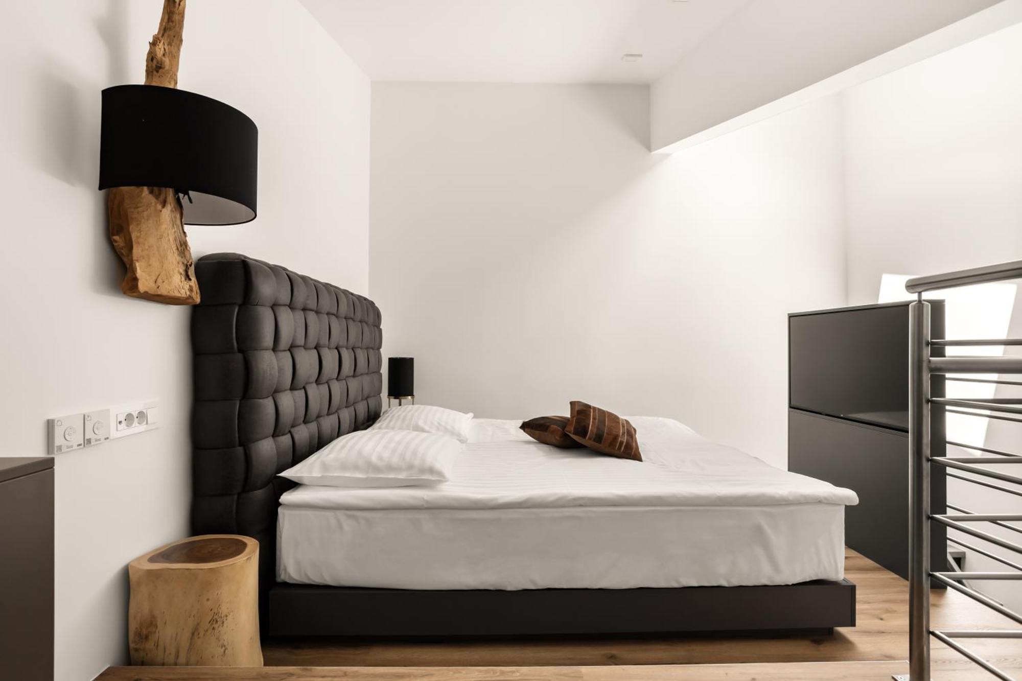 Hotel Harmonija & Free Parking 2*