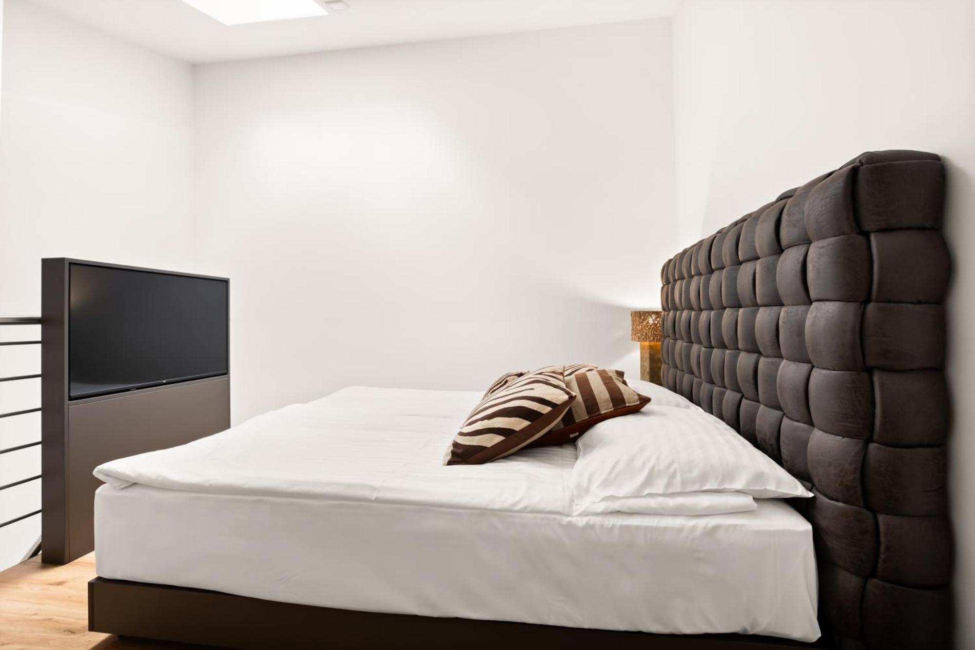 Harmonija & Free Parking 2* Menges