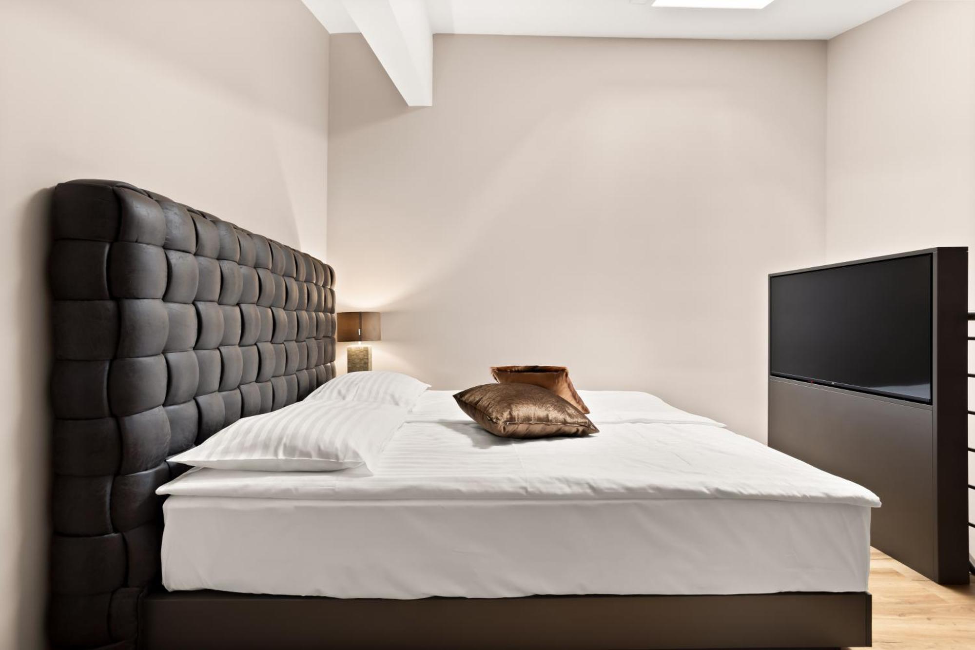 Harmonija & Free Parking Hotel 2*