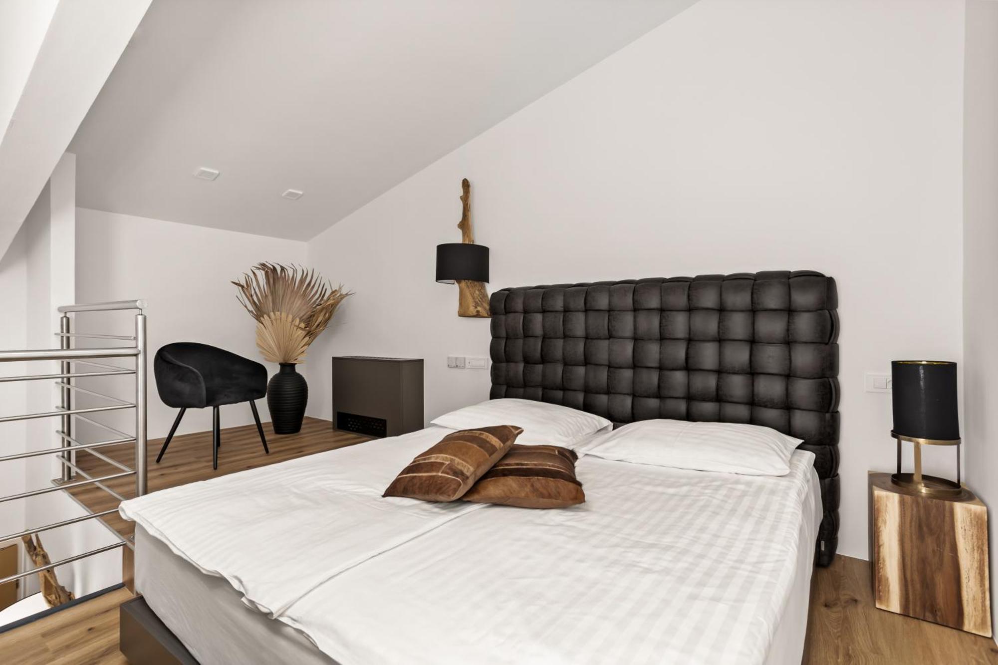 Hotel Harmonija & Free Parking 2*