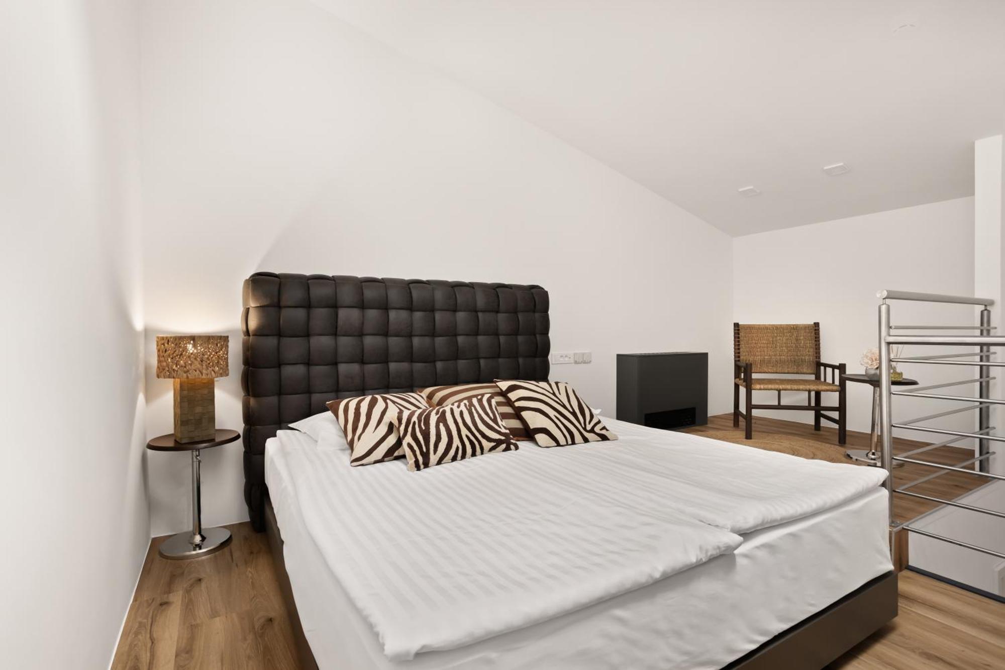 Harmonija & Free Parking 2* Menges