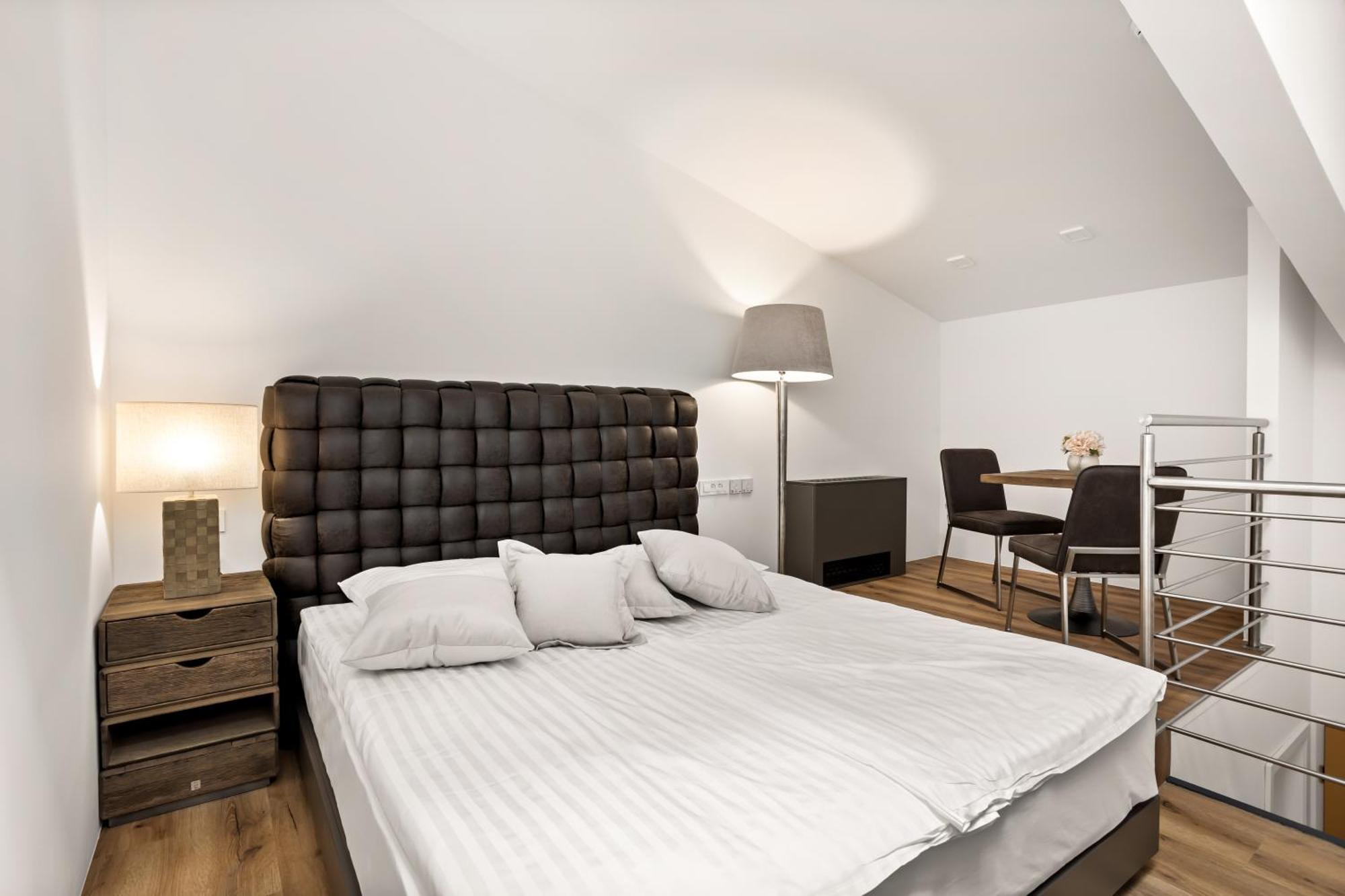 Harmonija & Free Parking 2* Menges