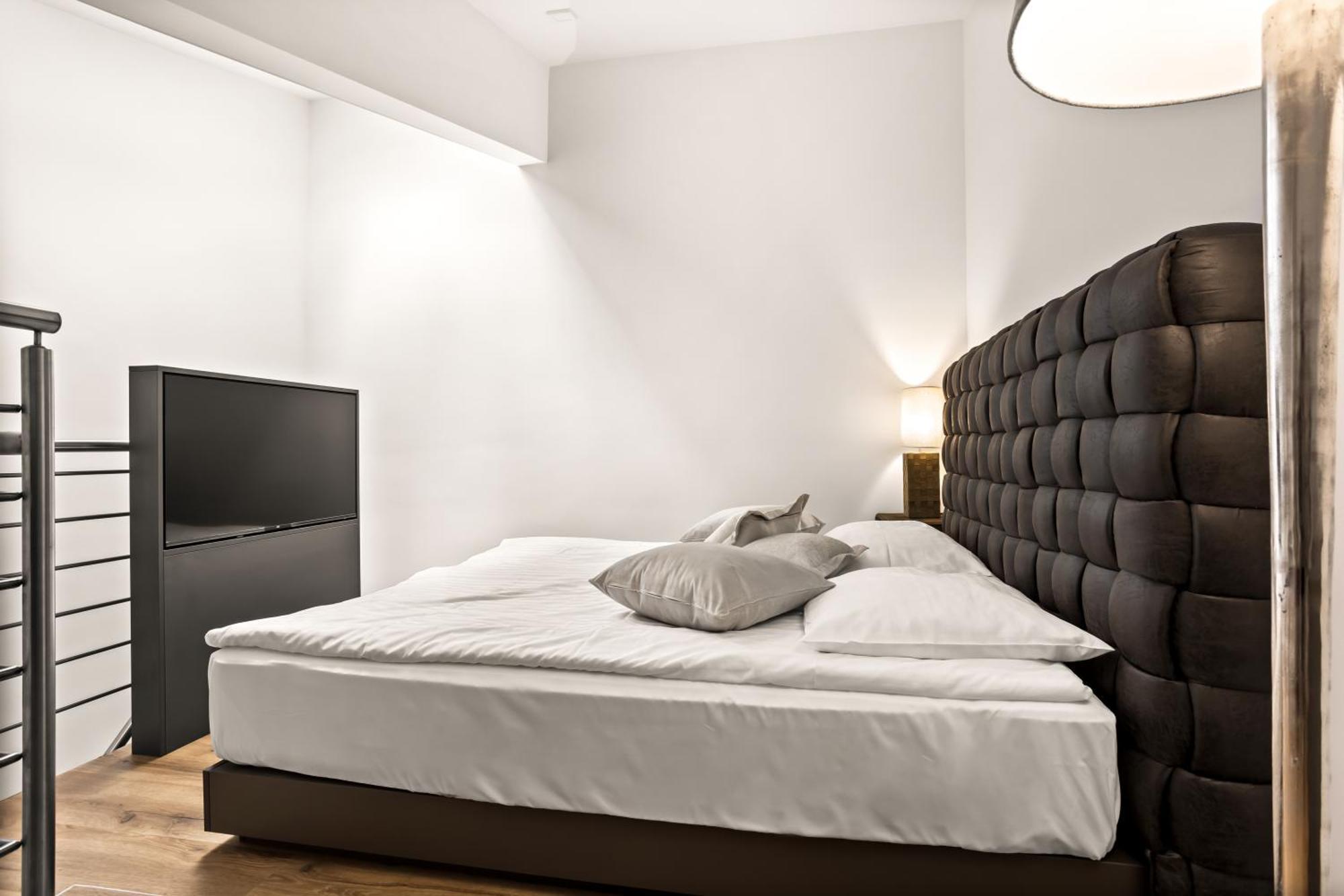 Harmonija & Free Parking Hotel 2*