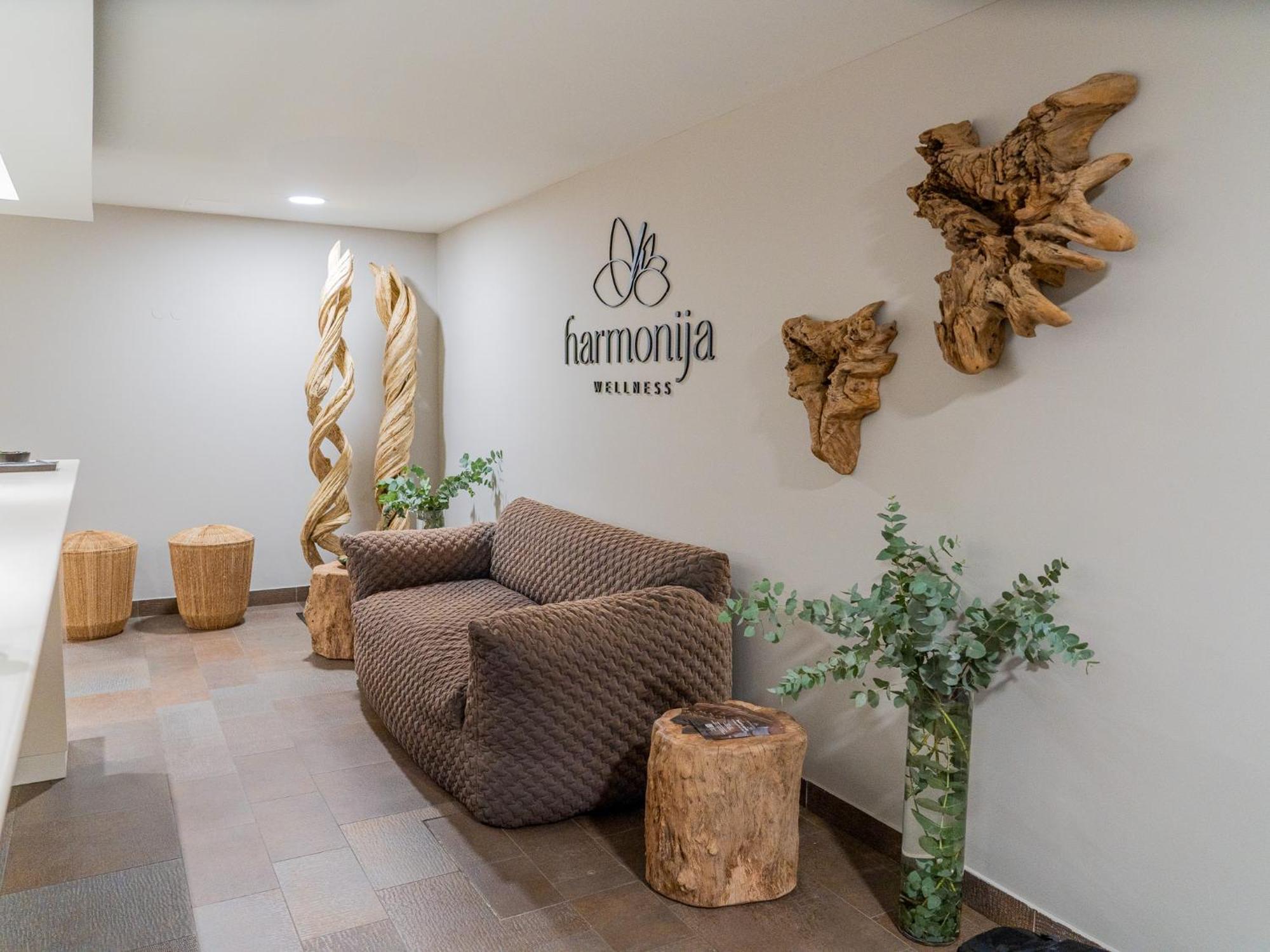 Hotel Harmonija & Free Parking 2*