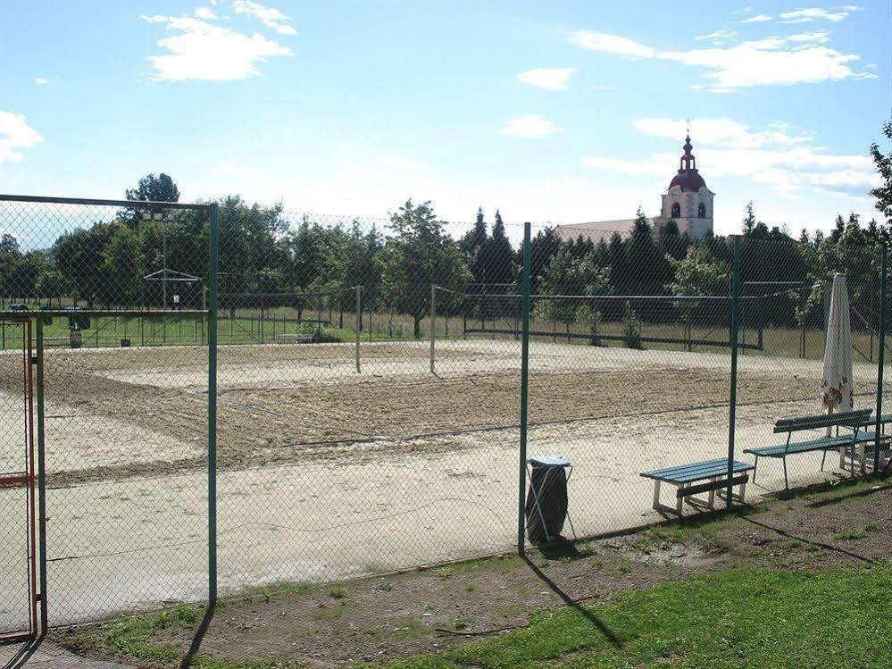 Harmonija & Free Parking 2*