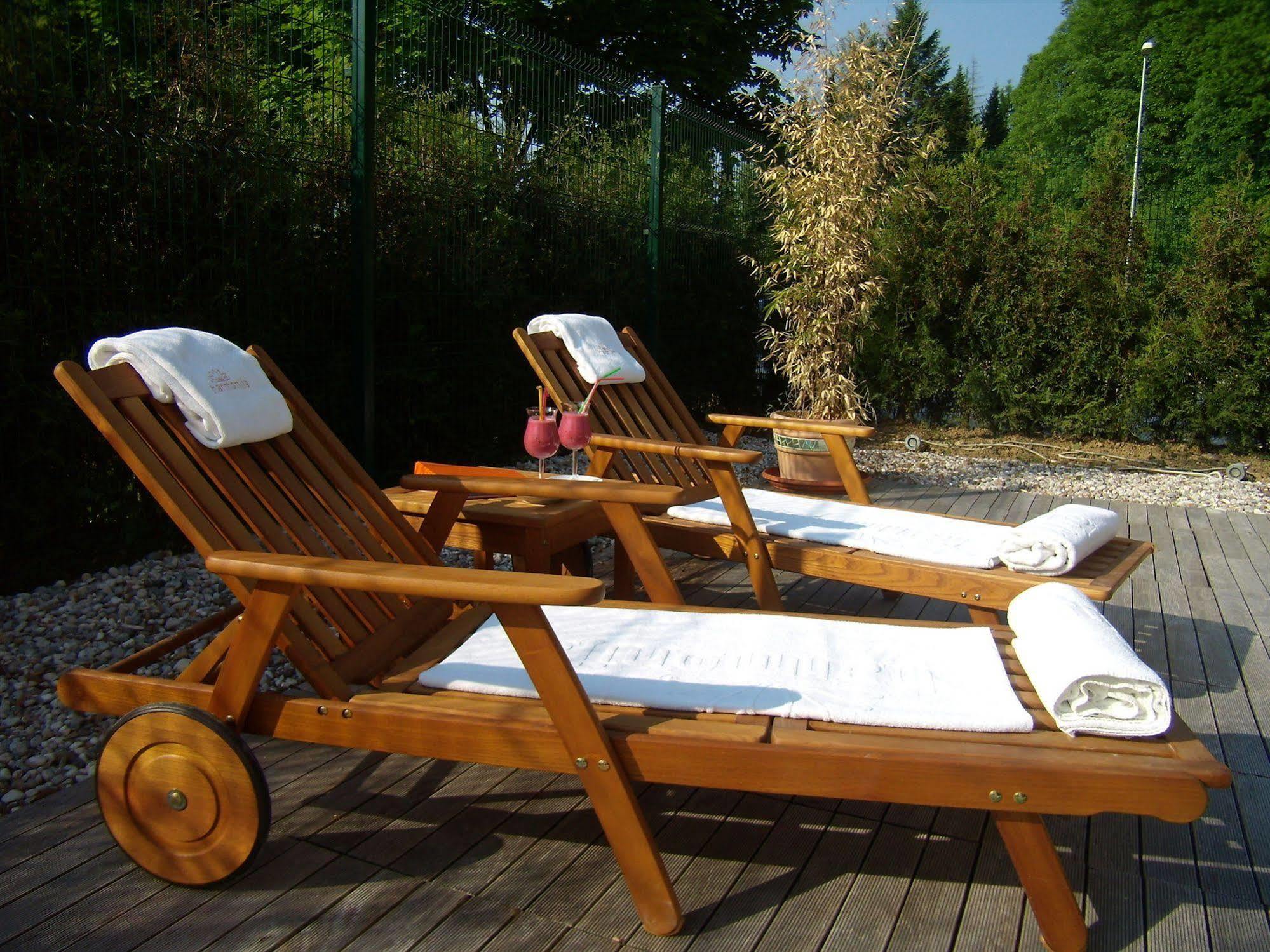 Harmonija & Free Parking 2* Menges