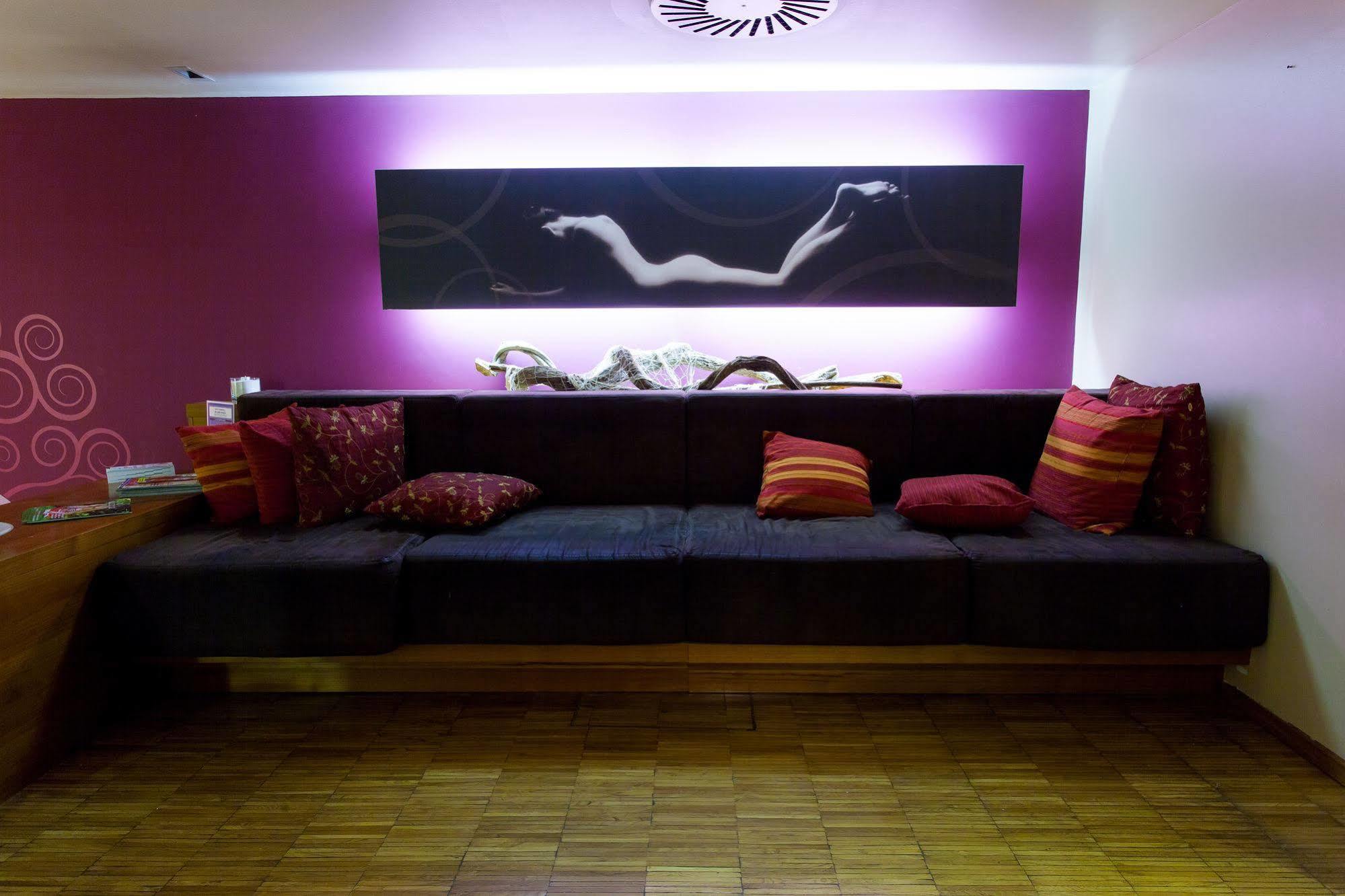 Harmonija & Free Parking Hotel 2*