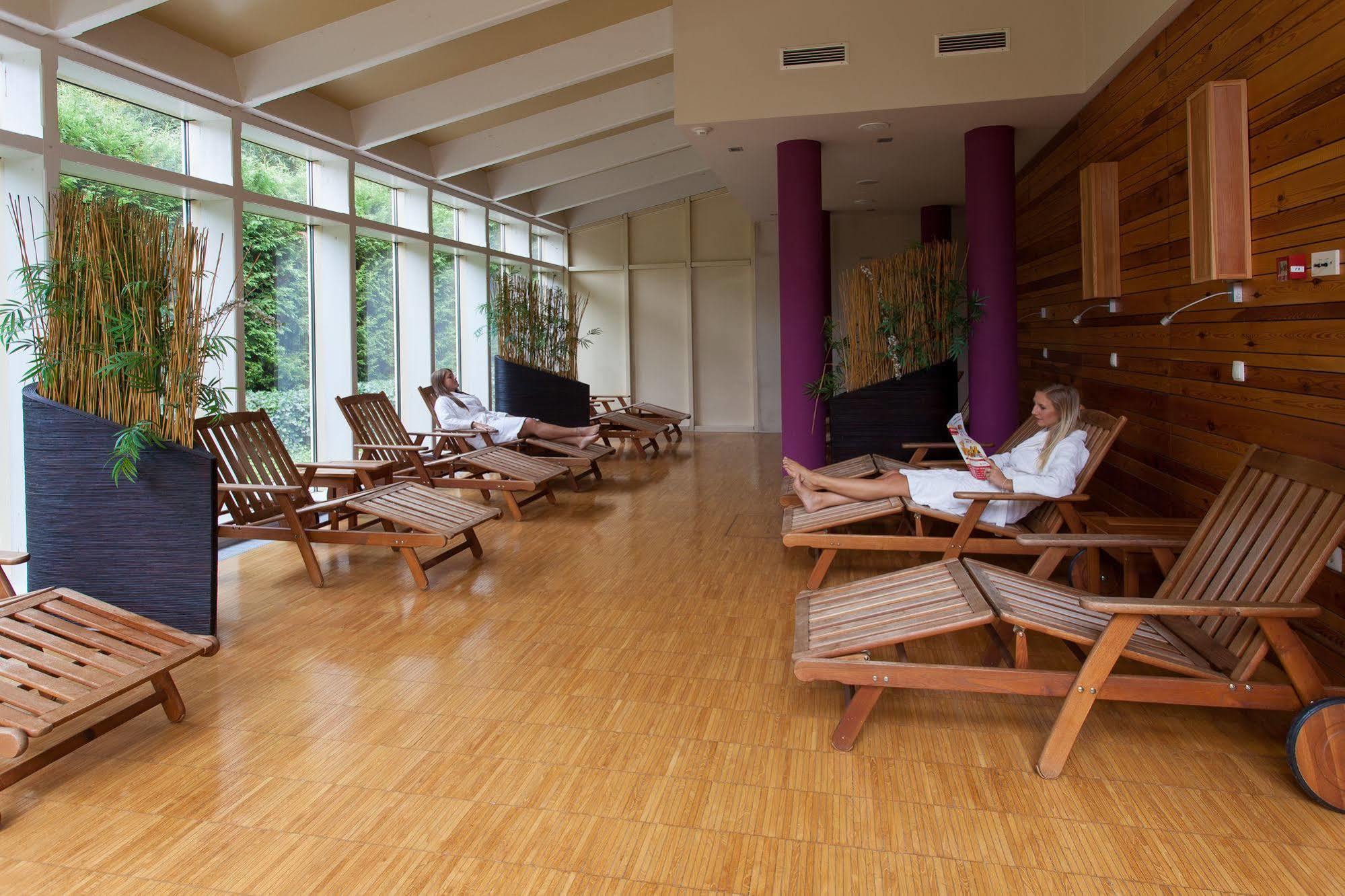 Hotel Harmonija & Free Parking 2*